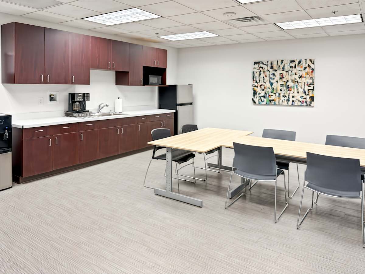 Regus - Grand Rapids, Kenmoor Avenue photo 10
