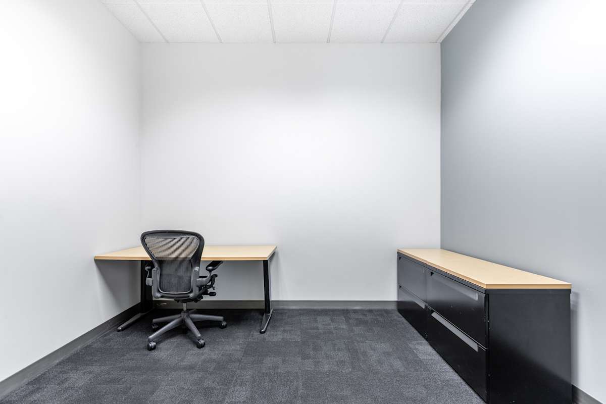 915 Highland Pointe photo 3