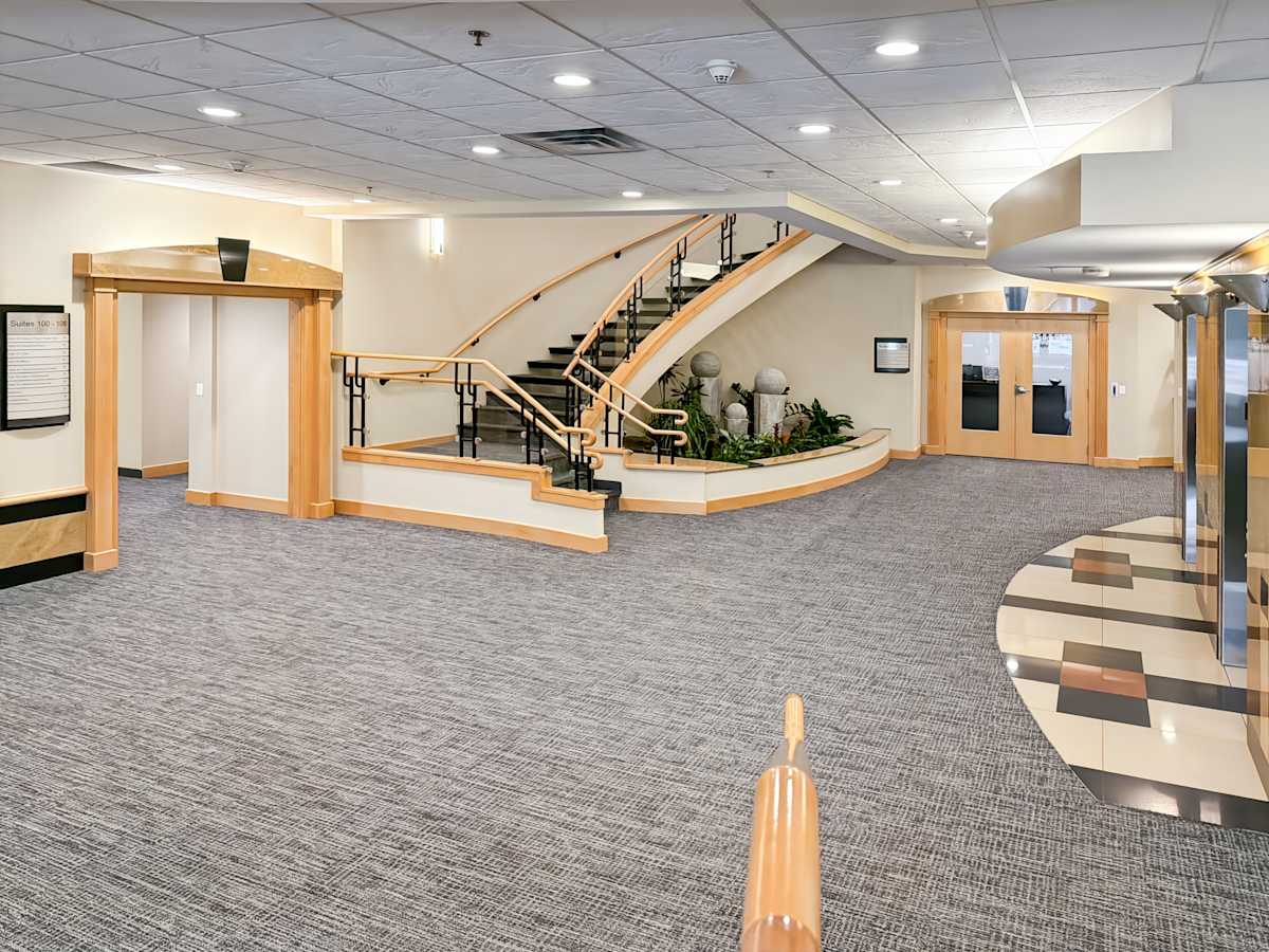 Regus - Grand Rapids, Kenmoor Avenue photo 2