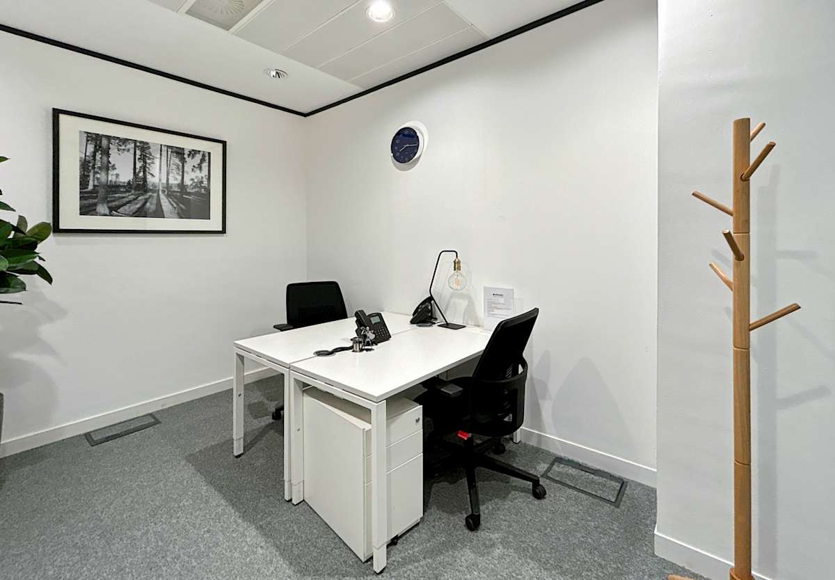 100 West George Street photo 11