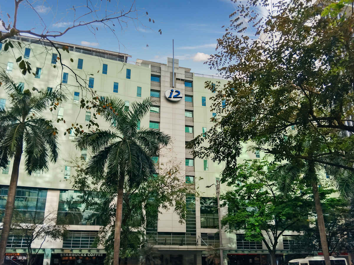 i2 Building photo 1