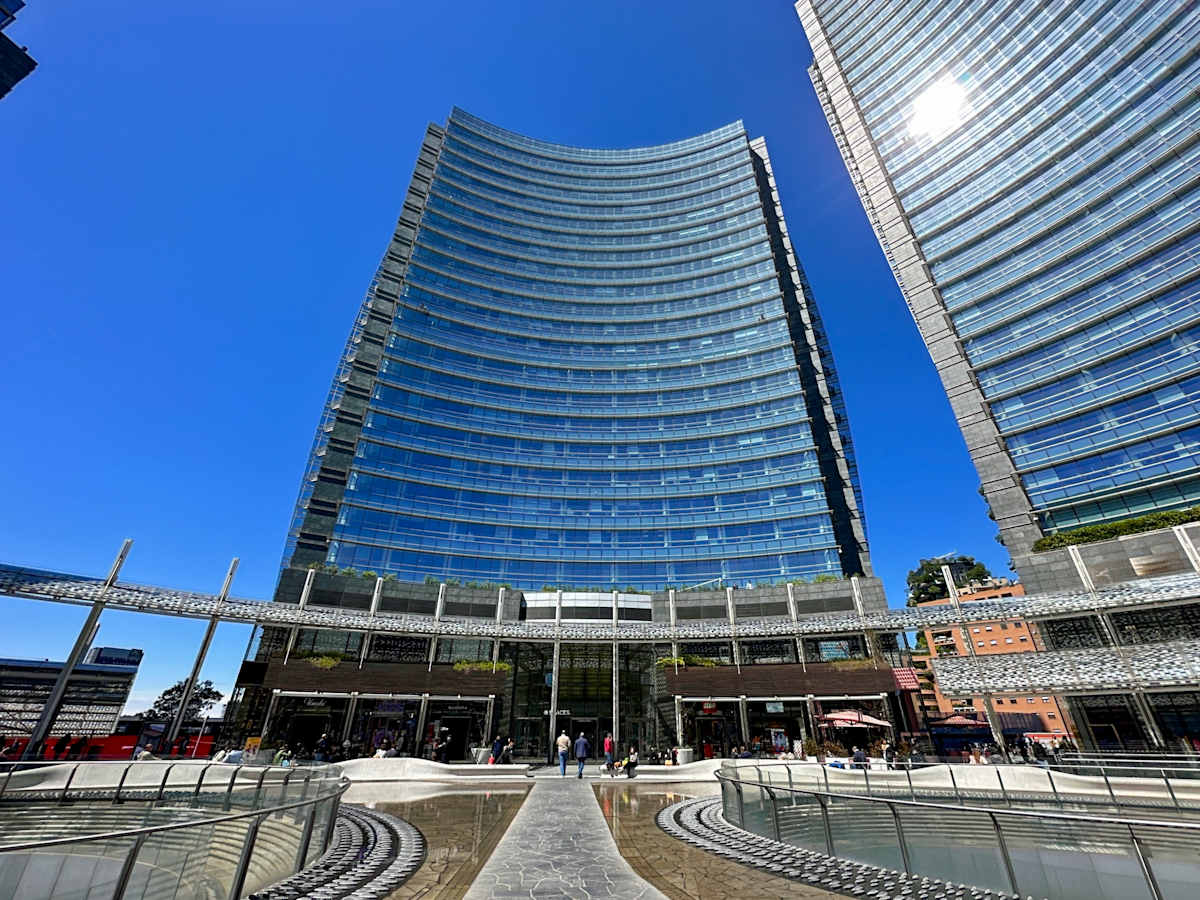 Piazza Gae Aulenti photo 1
