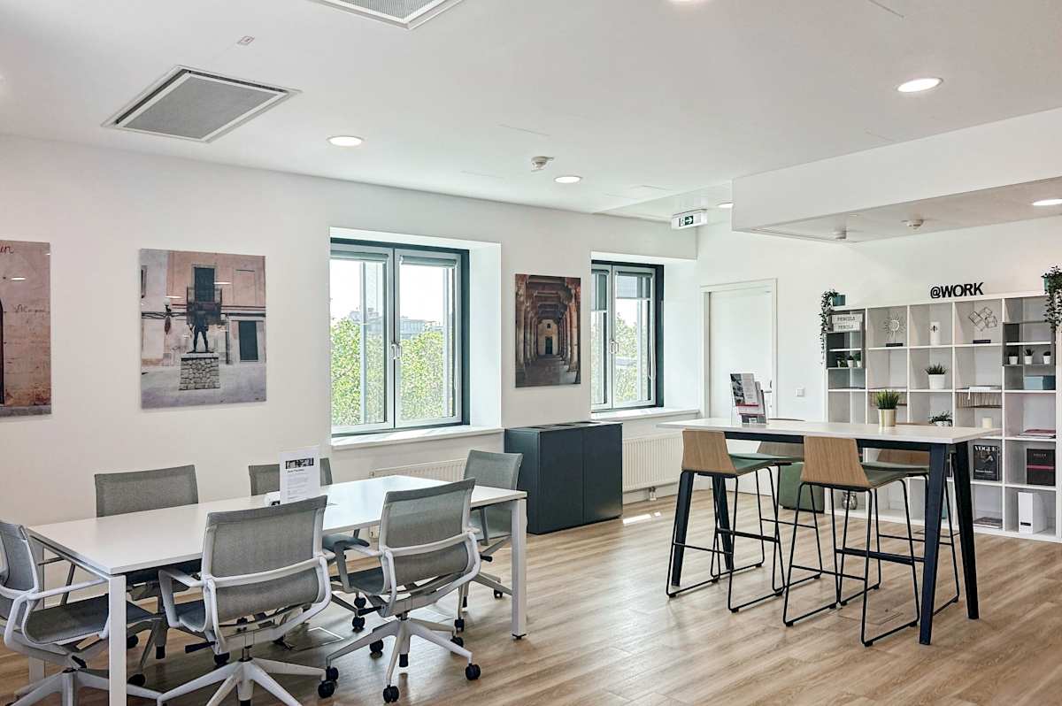 Regus - Vienna, Westbahnhof photo 2