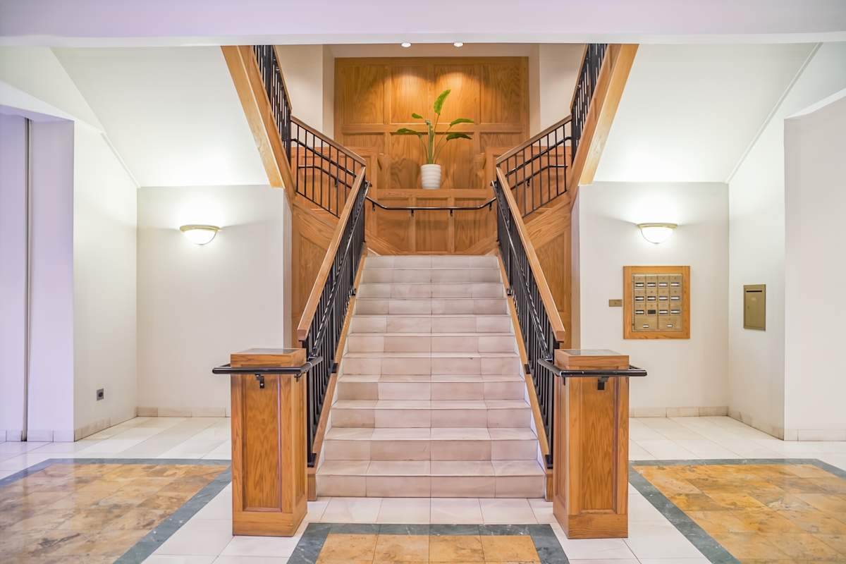 300 East University Avenue photo 10