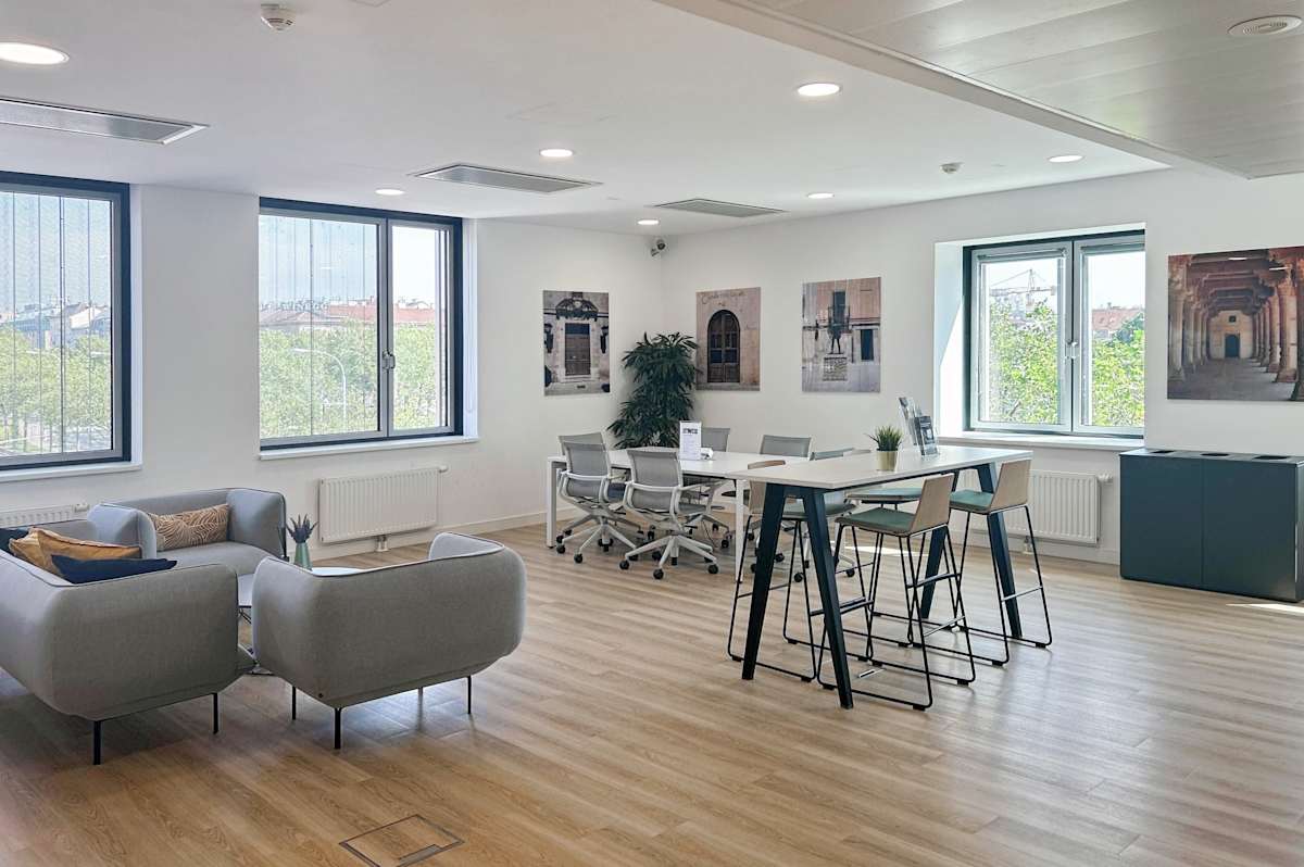 Regus - Vienna, Westbahnhof photo 3