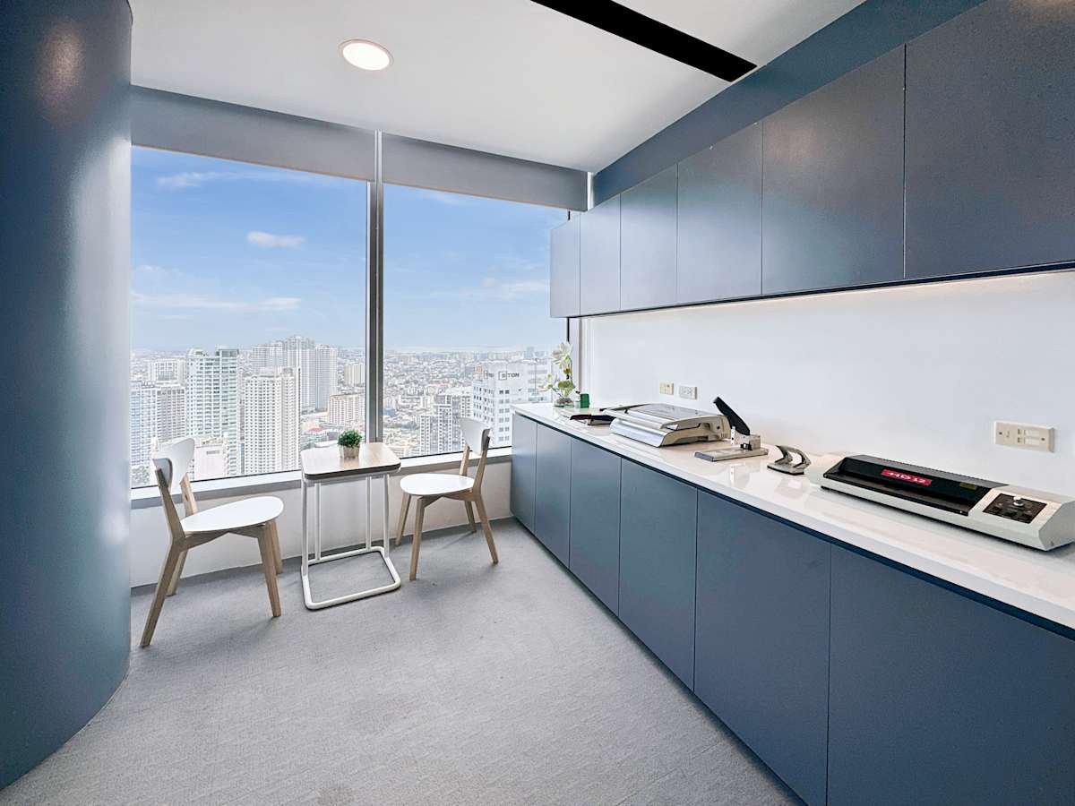 PBCom Tower photo 8