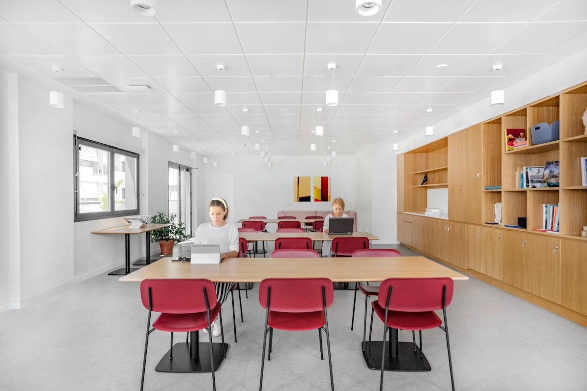 Regus - Sevilla, Plaza de Villasís photo 4