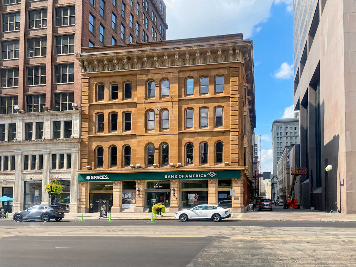 20 E Broad St photo 1