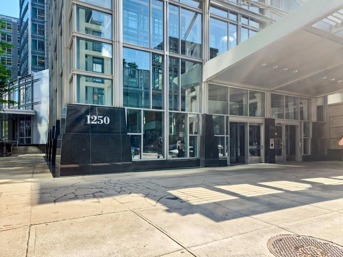 1250 René-Lévesque photo 3