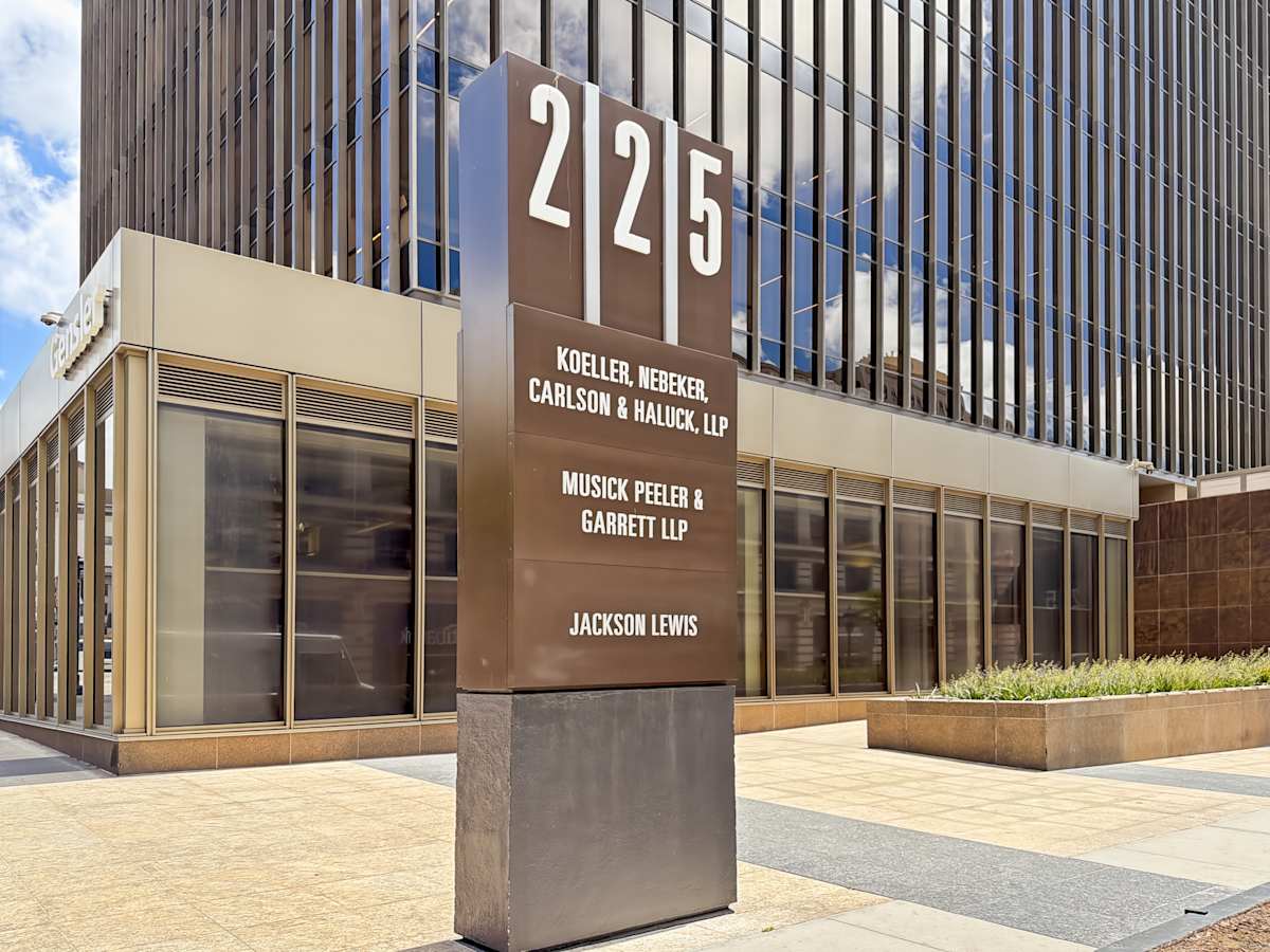 225 Broadway photo 2