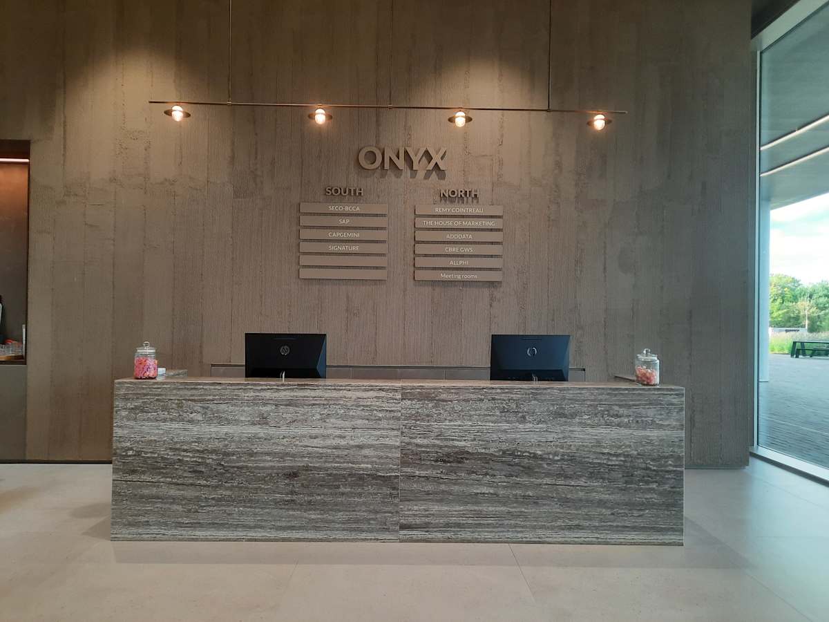 Onyx Building photo 2