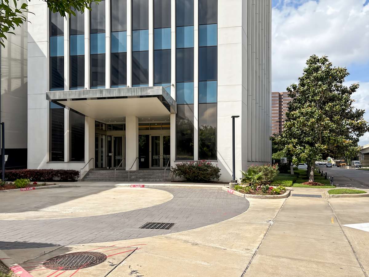 2100 West Loop South photo 1