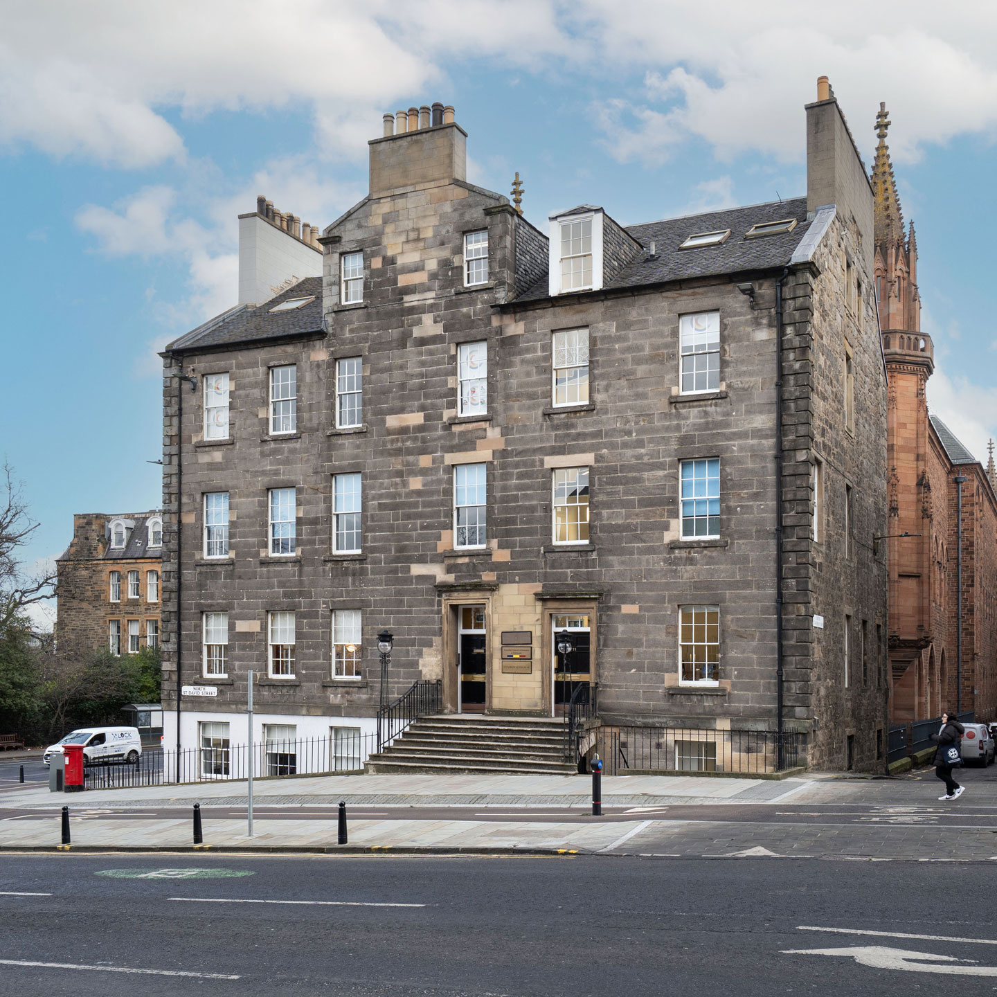 7/9 North St David Street photo 1
