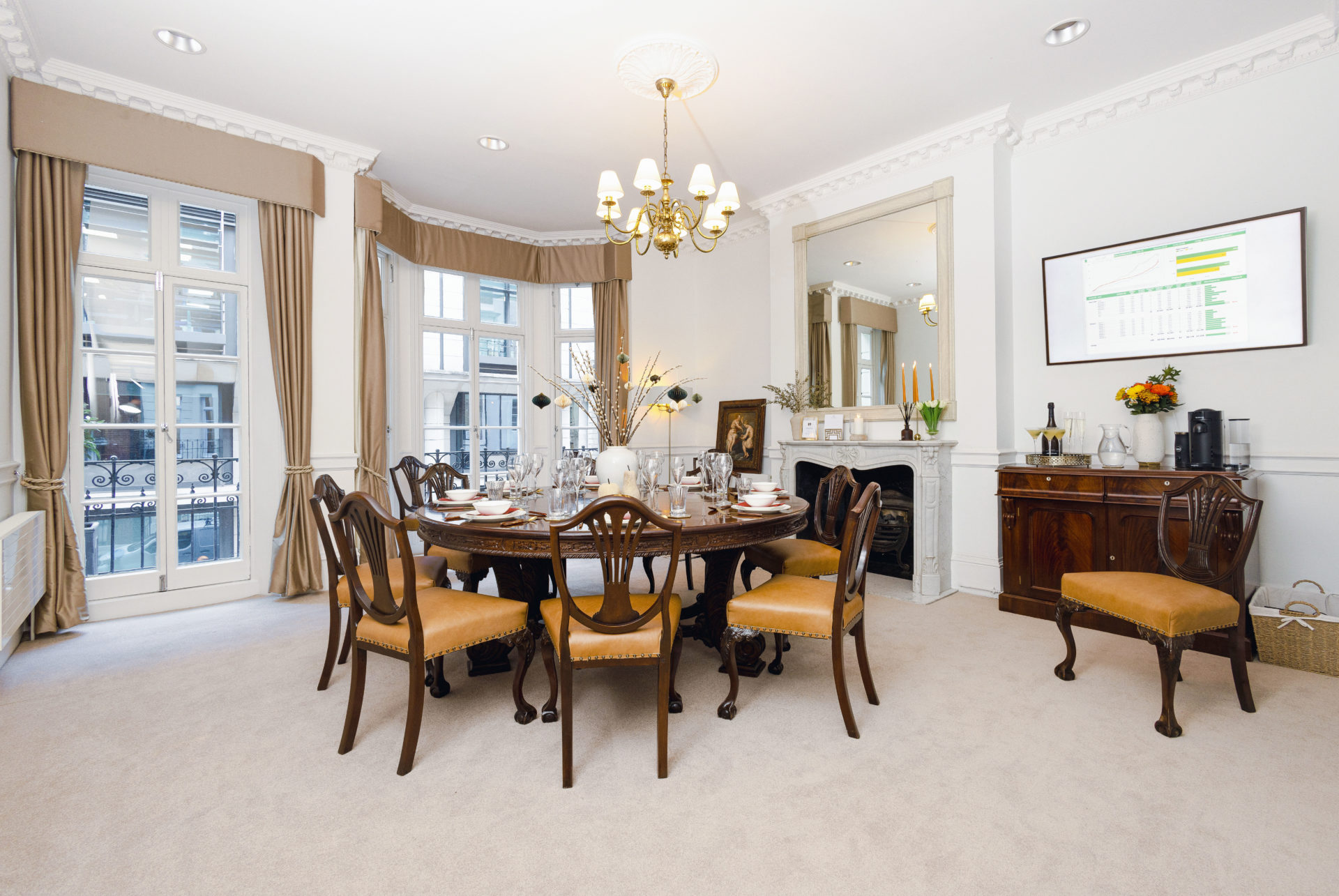 7 Stratton Street photo 5