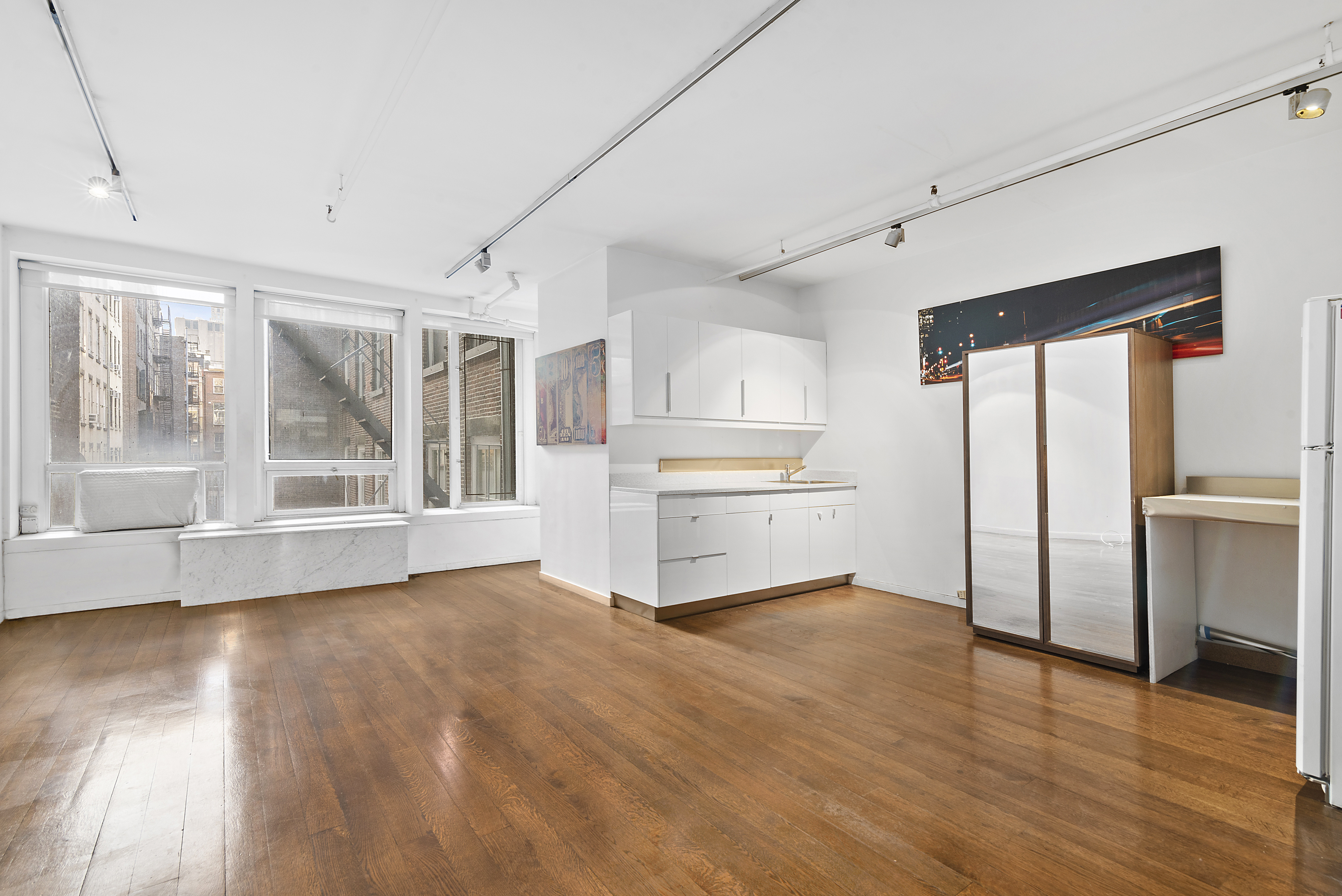118 Spring St photo 2