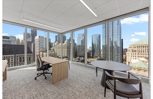 300 North LaSalle photo 2