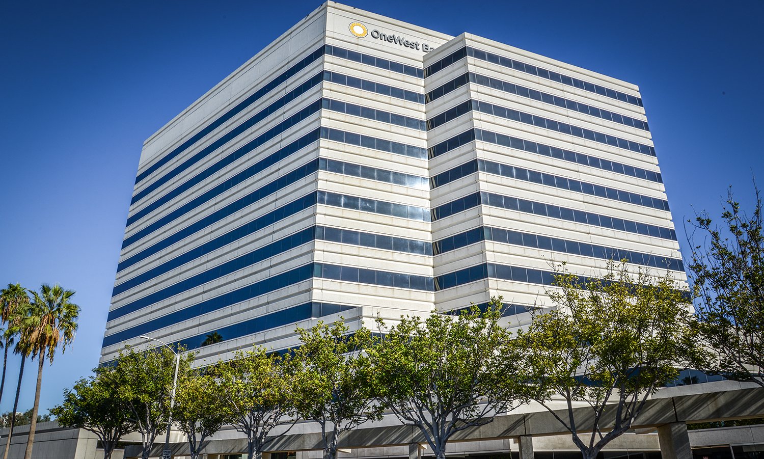 401 Wilshire photo 1