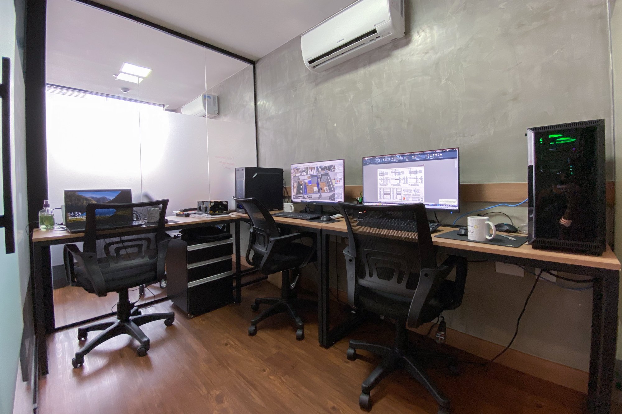 Play Working photo 1
