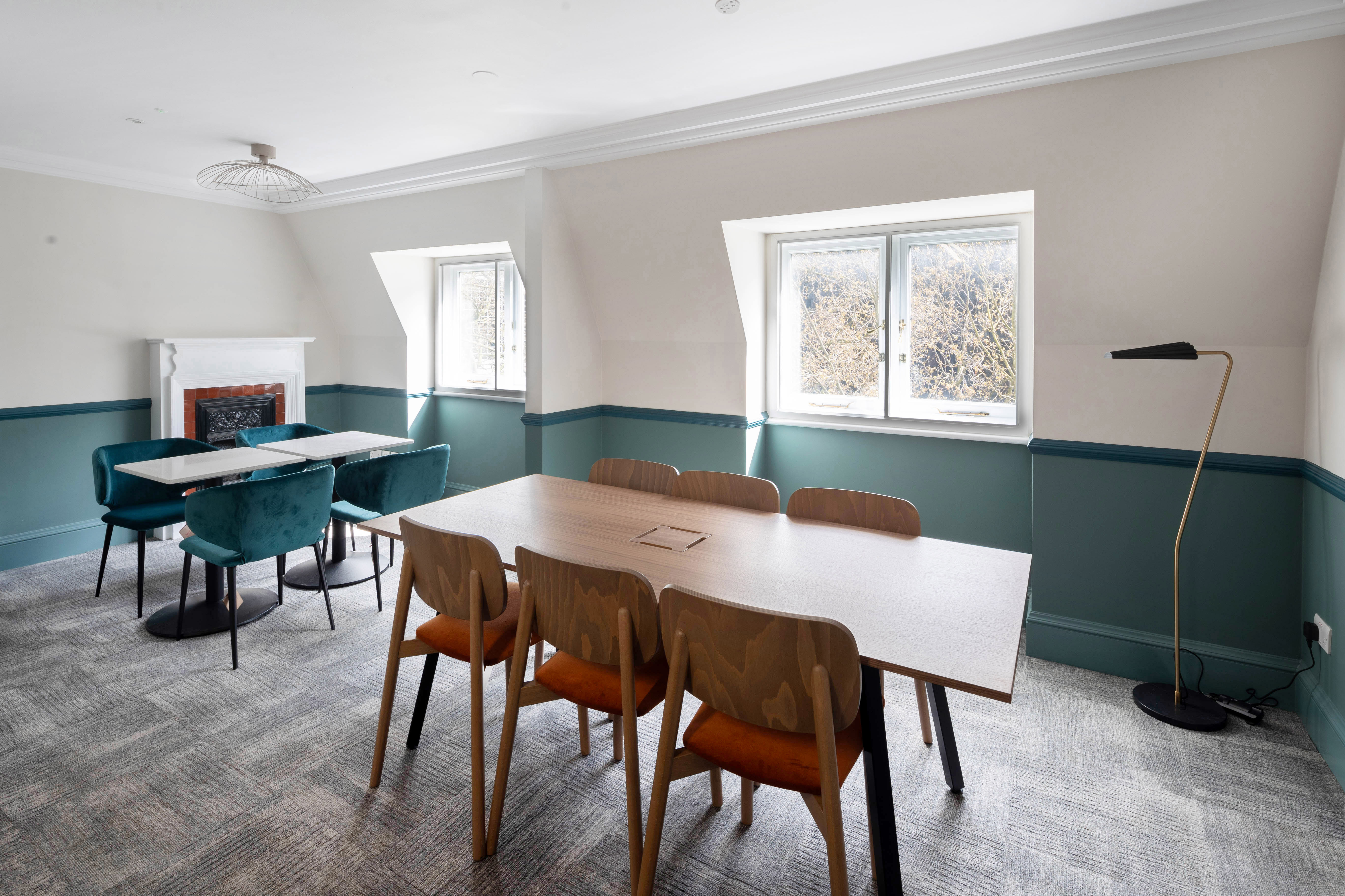 132 Buckingham Palace Road photo 1