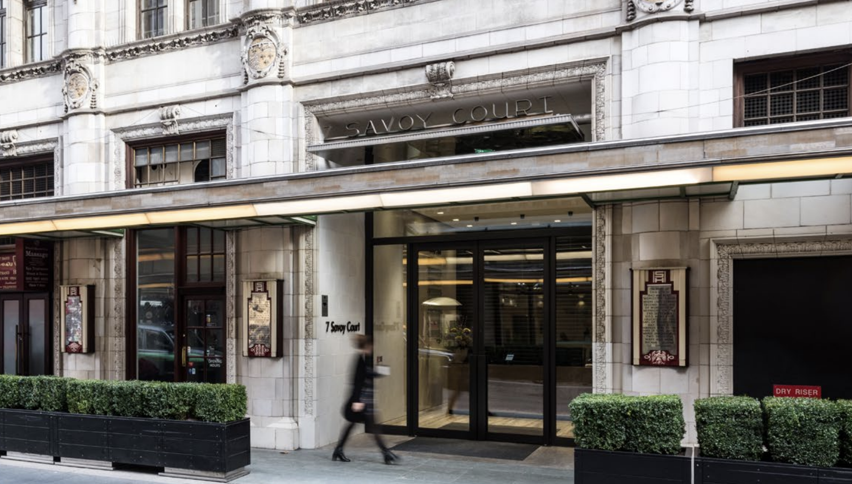 7 Savoy Court photo 2