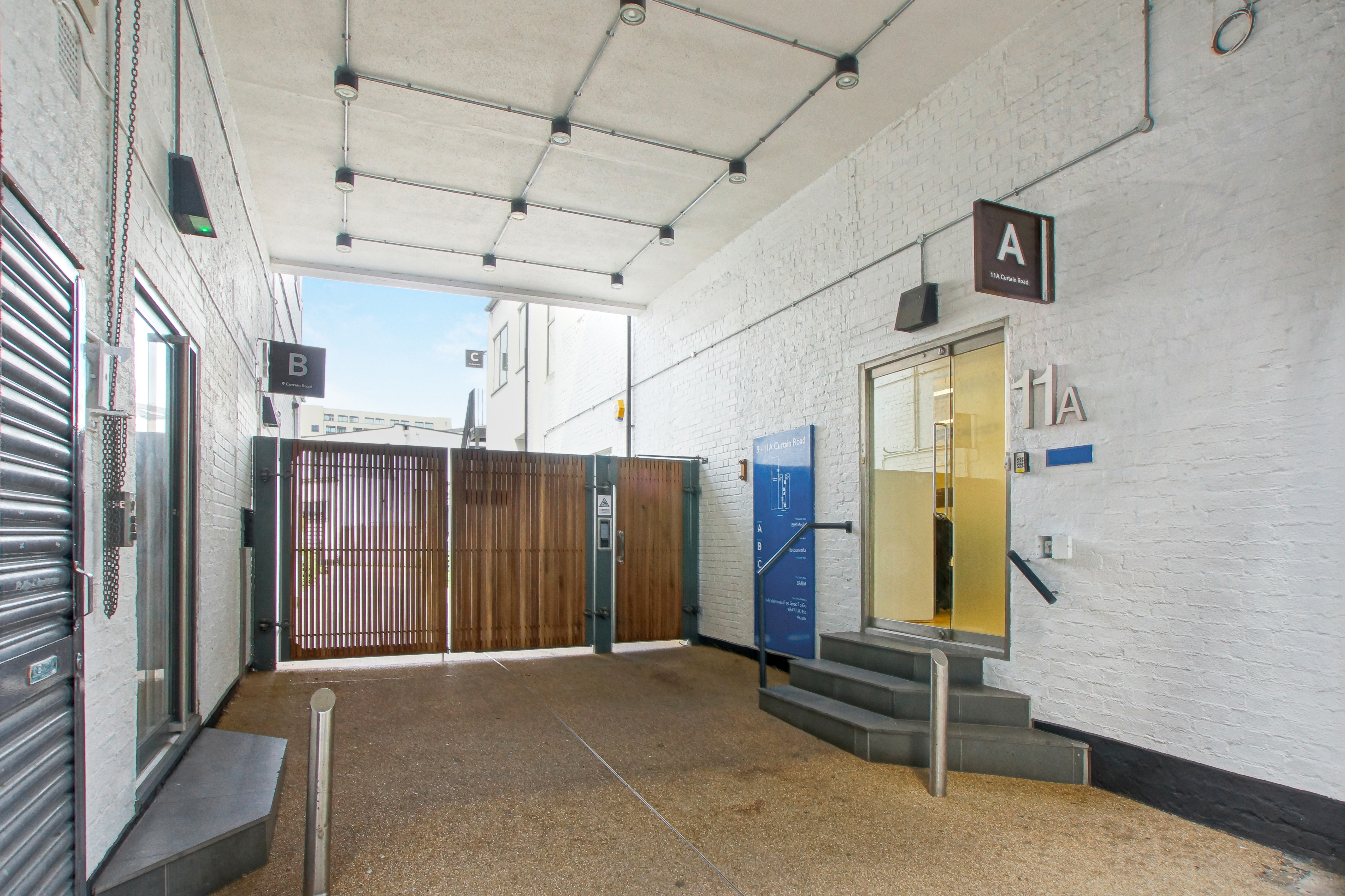 11 a Curtain Road photo 1