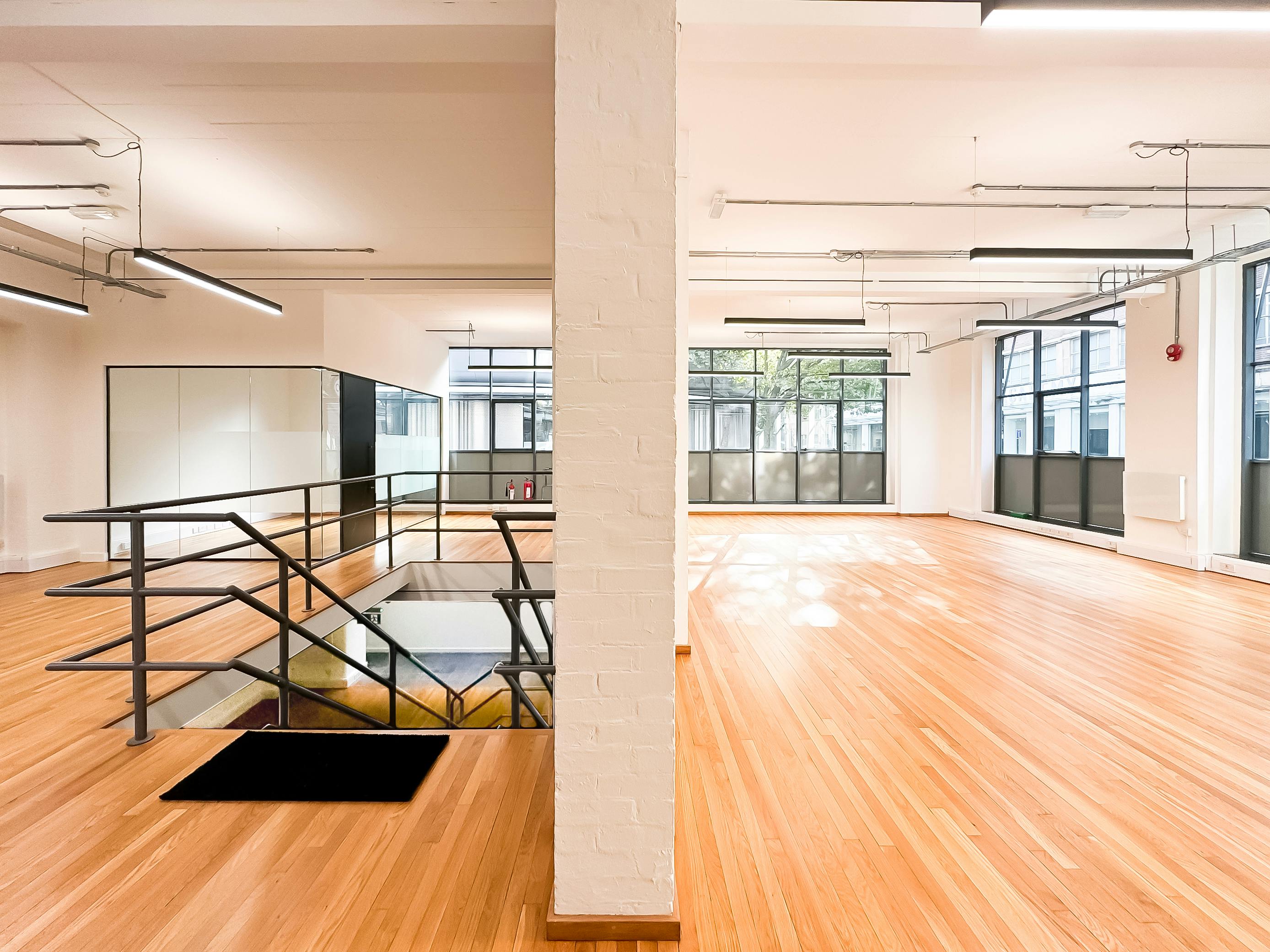 30 Gresse Street photo 2