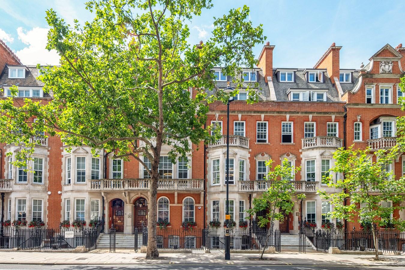 142 Buckingham Palace Road photo 7