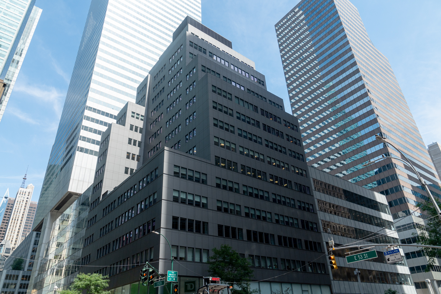 Corporate Suites at 880 Third Avenue photo 1